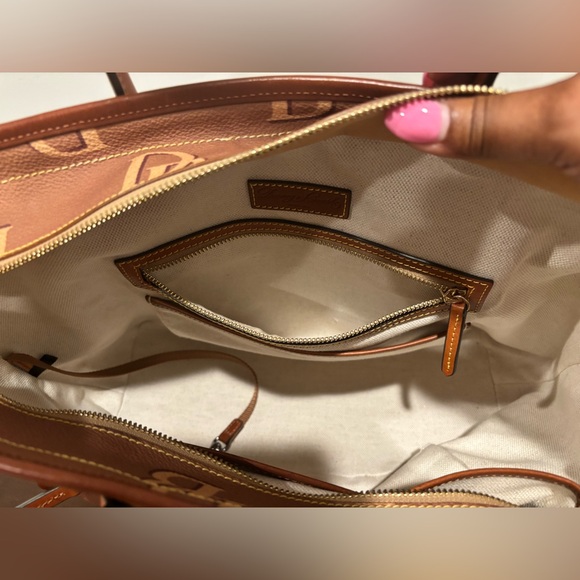 π€ Authentic Dooney & Bourke Monogram Tote Bag π€ - Picture 5 of 9